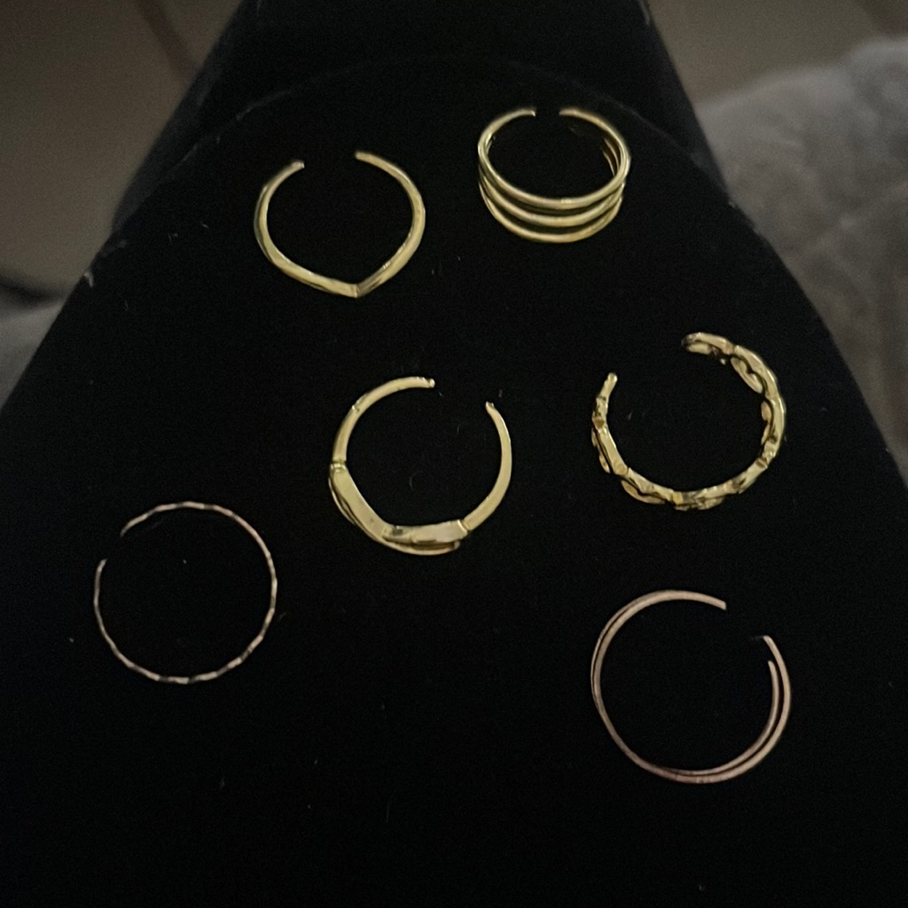 Toe Rings In Gold Tone